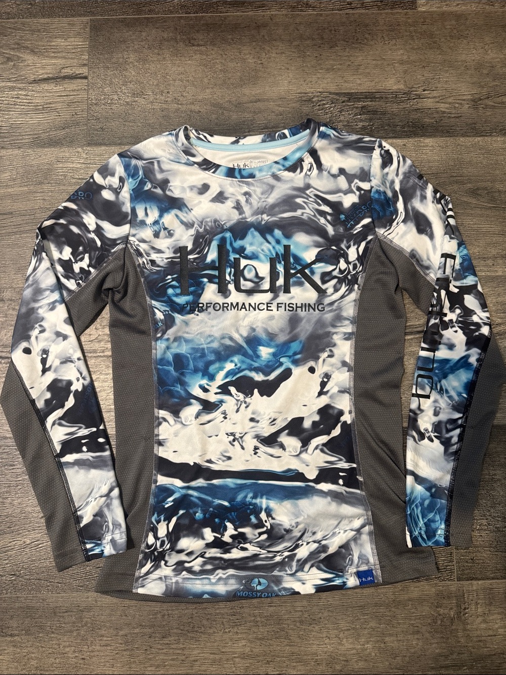 HUK Performance Fishing Top Women’s size small